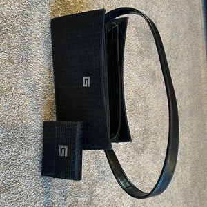 Black womens purse and matching wallet